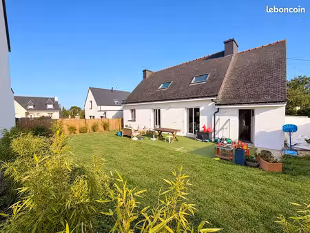 meriadec - a deux pas des commerces - maison de 125 m2 rénovée sur près de 500 m2 de terra