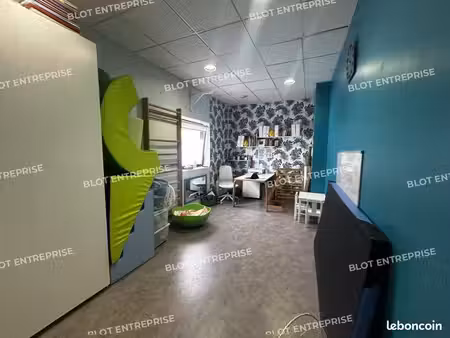 bureaux 156 m²