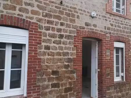 maison de ville non mitoyenne à louer briouze