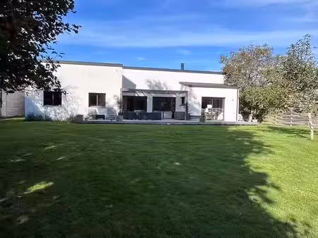 à vendre maison lumineuse de plain-pied à surzur cpentre 149 m² habitables  terrain de 157