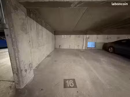 parking/box 1 pièce 15 m²