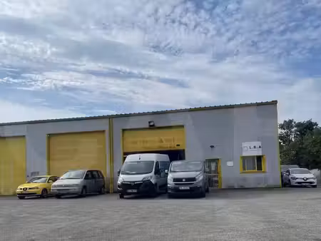 local 457 m²