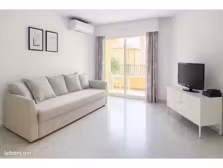 studio meublé rénové avec garage et terrasse proche gare & plages
