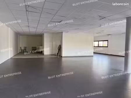 bureau 152 m²