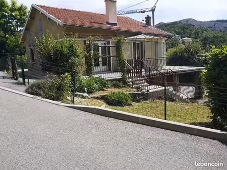 maison à louer sur châteauvieux (05)