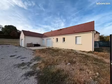 maison récente de plain-pied de 110 m²