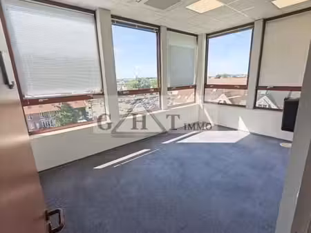 bureau 103 m²