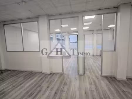 bureau 150 m²