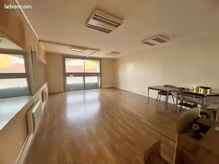 loue espace bureau/local de 10 à 200 m2