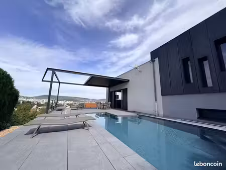 propriété 6 pièces 208 m²