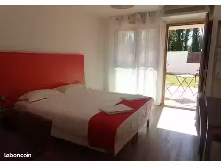 beau studio de 25 m² meublé avec terrasse  piscine