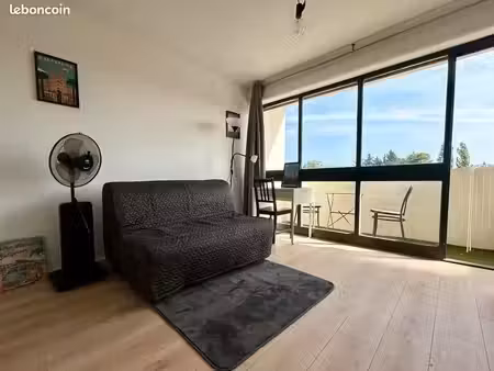 beau studio meublé 18m² rénové avec balcon filant