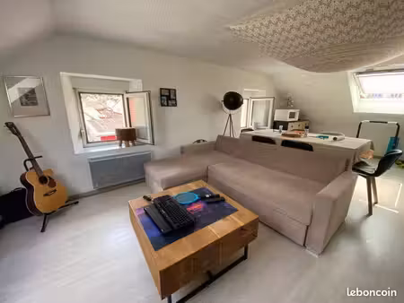 appartement t3 65m2 rénové récemment avec parking privatif - proche frontière suisse