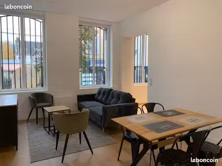 t2 meublé 40m2 hyper centre + parking
