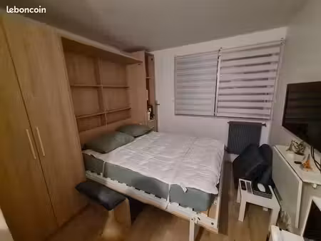 beau studio entièrement meublé et rénové 13m²