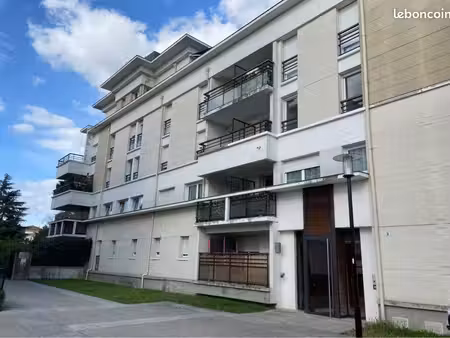 2 pièces 47m2 + balcon + parking + cave
