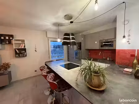 beau f2 meublé 46m² avec balcon 12m²