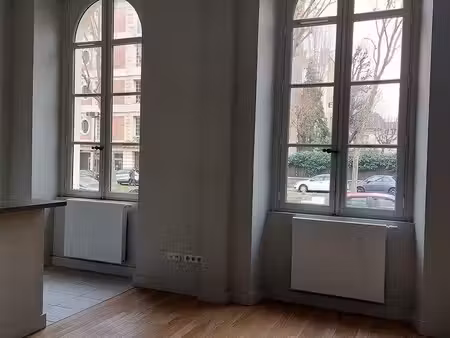 2 pièces de 50 m2 à louer à versailles