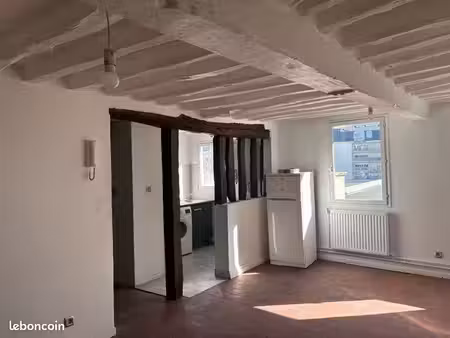 f2 à louer quartier saint marc