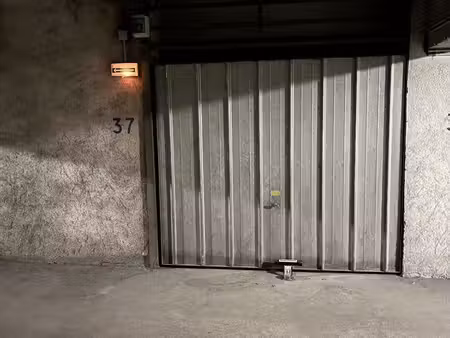 parking box fermé