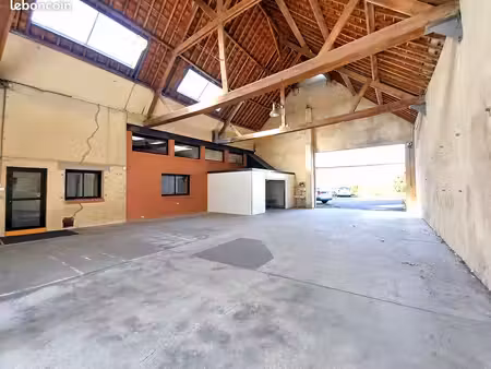 local professionnelle le quesnoy 800m2