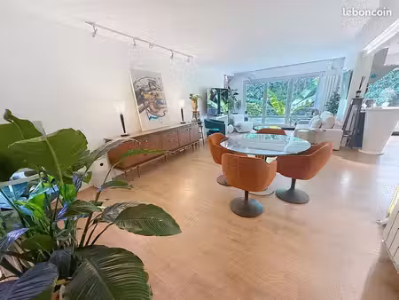 loft/atelier/surface 7 pièces 256 m²