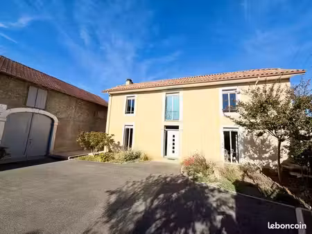 maison béarnaise de caractère rénovée-5000 m² de terrain