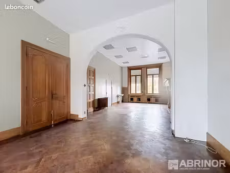 immeuble 18 pièces 387 m²