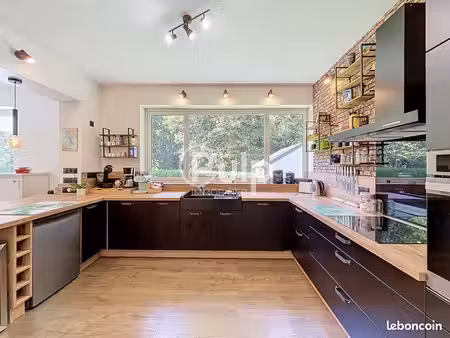 maison 8 pièces 160 m²