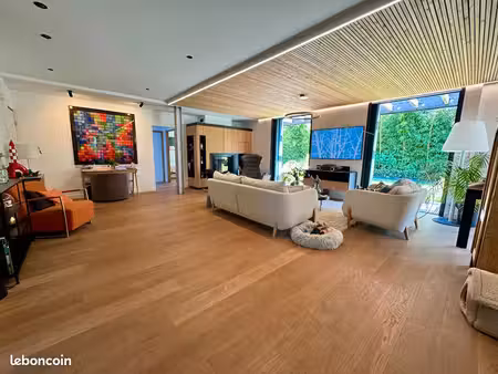 propriété 5 pièces 181 m²