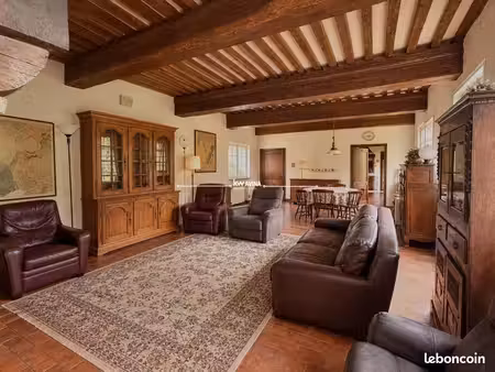 maison 8 pièces 217 m²
