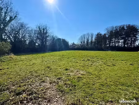 terrain 1400 m² croix