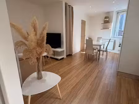 joli t2 entièrement meublé et rénové à louer