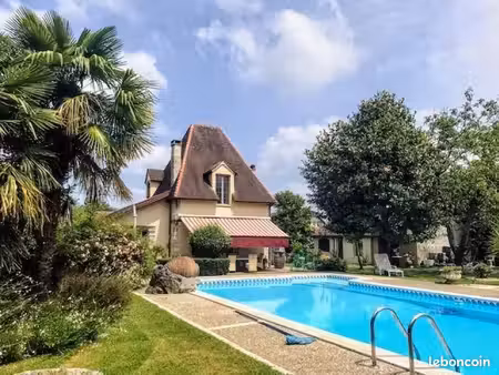 magnifique gentilhommière rénovée 1 7 ha – piscine  écuries et grand confort (proche pau)