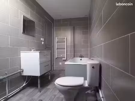 studio entièrement refait à neuf
