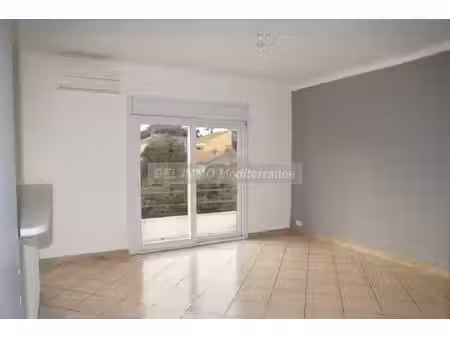 f3 de 70 m2 + 2 terrasses + parking.