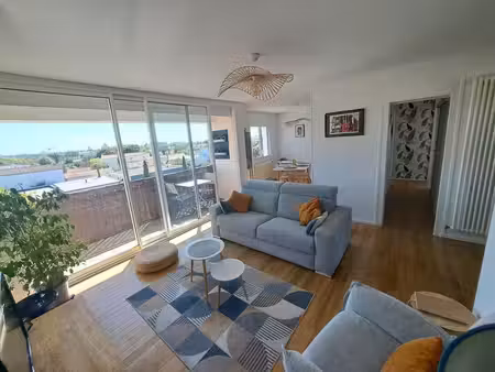 a 5 min du centre-ville de la rochelle  appartement rénové !