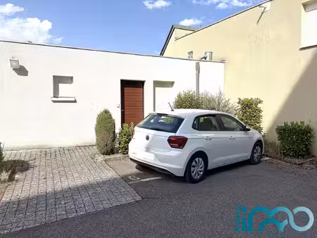 t1 bis avec balcon  cave et parking privatif
