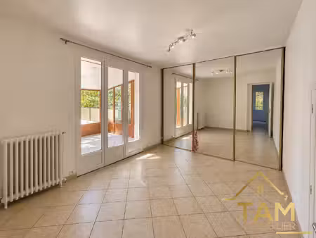 location appartement 3 pièces saint cyr l'école avec extérieu