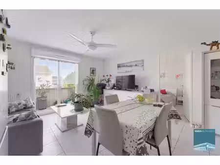 deux pièces avec balcon et parking couvert