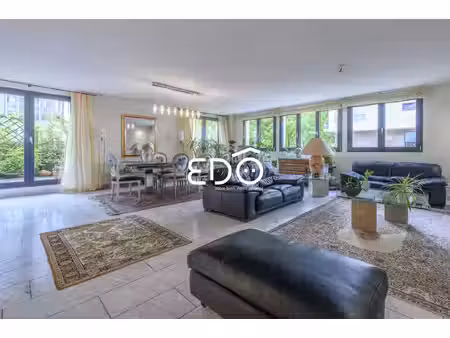 « deborah » l'esprit maison  le prestige de l'orangerie ?