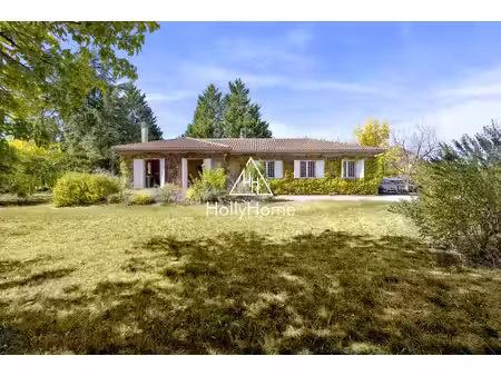 arveyres – belle propriété de caractère composée d'un maison principale et grande dépendan