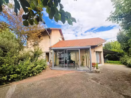 bourgoin-jallieu – bien rare ! 381 50 m² sur 1 528 m² : maison de fonction 85 50 m² + 6 bu