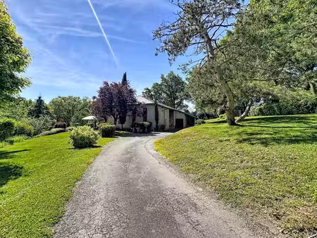 maison d’architecte de 230m² au cœur d’un magnifique parc arboré – rignac
