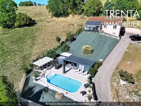 maison avec piscine et vue campagne à 5 min de la tour-du-pin