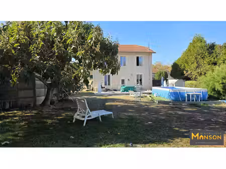 maison familiale avec 4 chambres et grand terrain