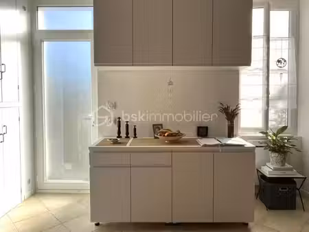maison de ville 49 m2 avec son chai  à 5 minutes à pied des commerces