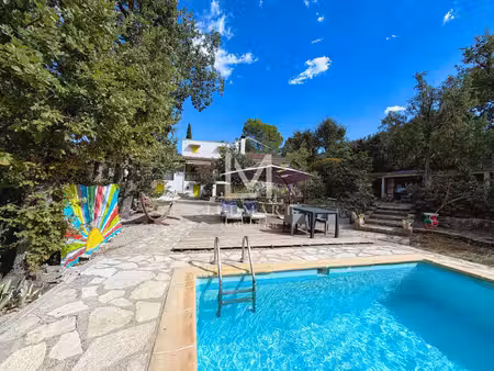 villa rénovée avec studio indépendant  piscine et 3 867 m2 d
