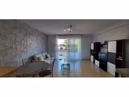 location appartement 2 pièces 49 m2 à saint-aygulf