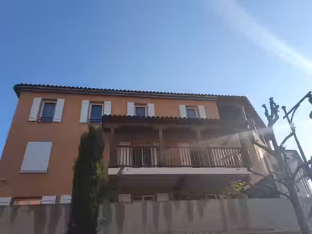 location appartement 4 pièces 91 m² à le beausset (83330)